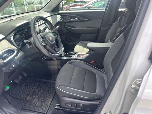 Used 2023 Chevrolet TrailBlazer LT AWD/4WD image 5