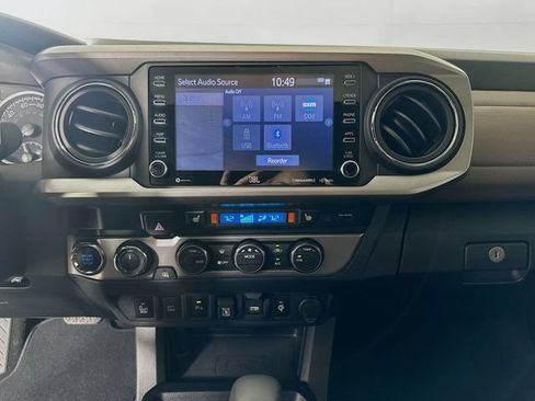 Used 2021 Toyota Tacoma Limited AWD/4WD image 15