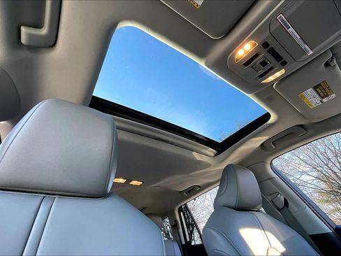 Used 2021 Toyota Highlander XLE image 13