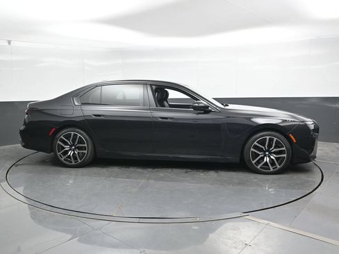 Used 2024 BMW 760i xDrive w/ Executive Package AWD/4WD image 3