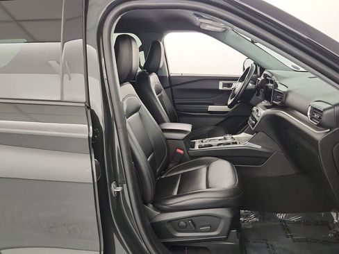Used 2022 Ford Explorer XLT w/ Equipment Group 202A image 38