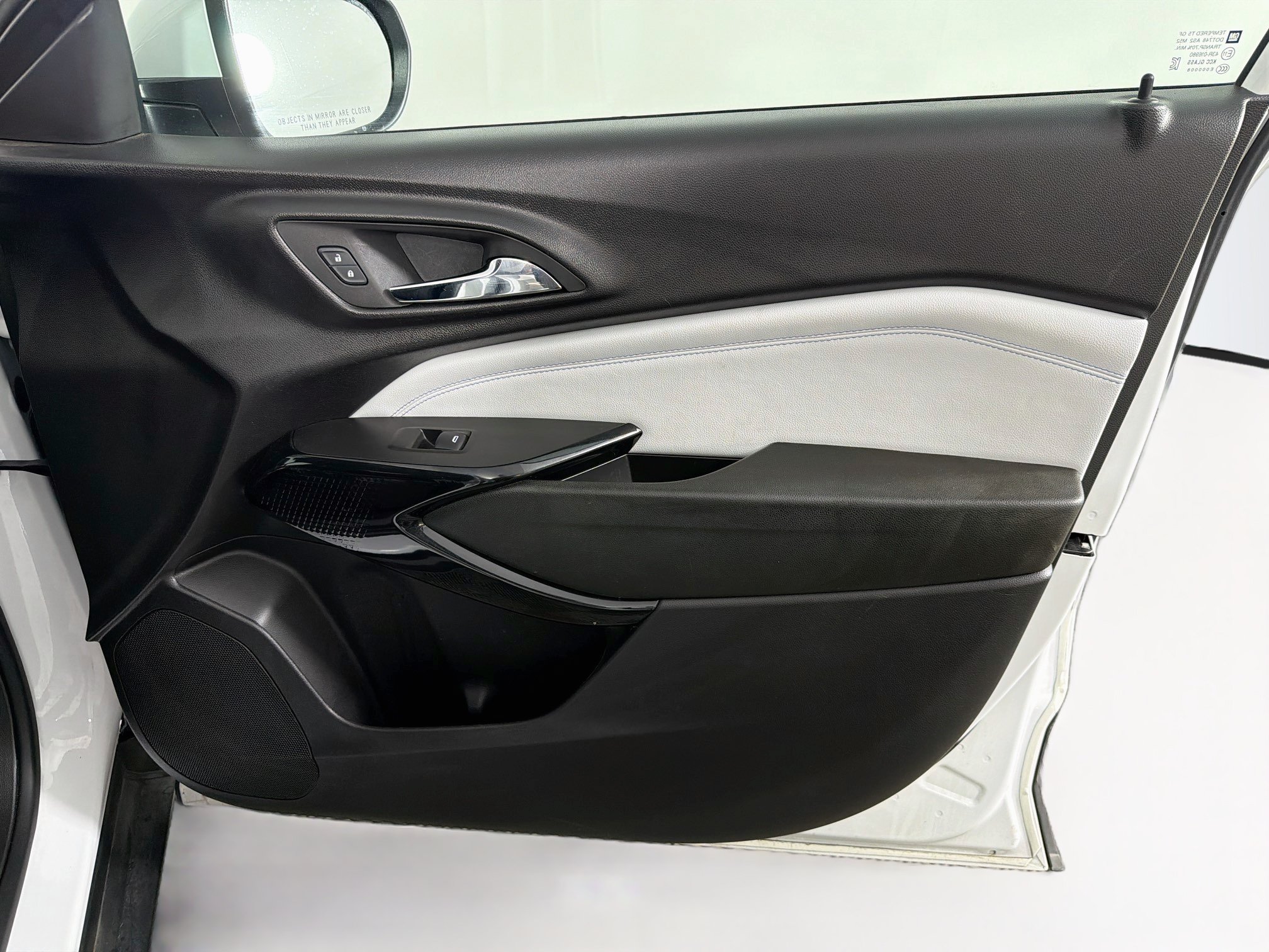 Used 2025 Chevrolet Trax LT FWD image 31