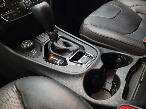 Used 2020 Jeep Cherokee Limited w/ Technology Group image 26