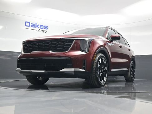 Certified 2025 Kia Sorento EX w/ Panoramic Sunroof Package image 44