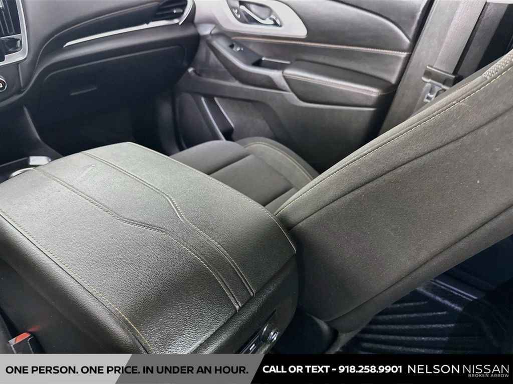 Used 2021 Chevrolet Traverse LT FWD image 22