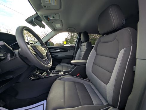 Used 2023 Chevrolet TrailBlazer LT image 28