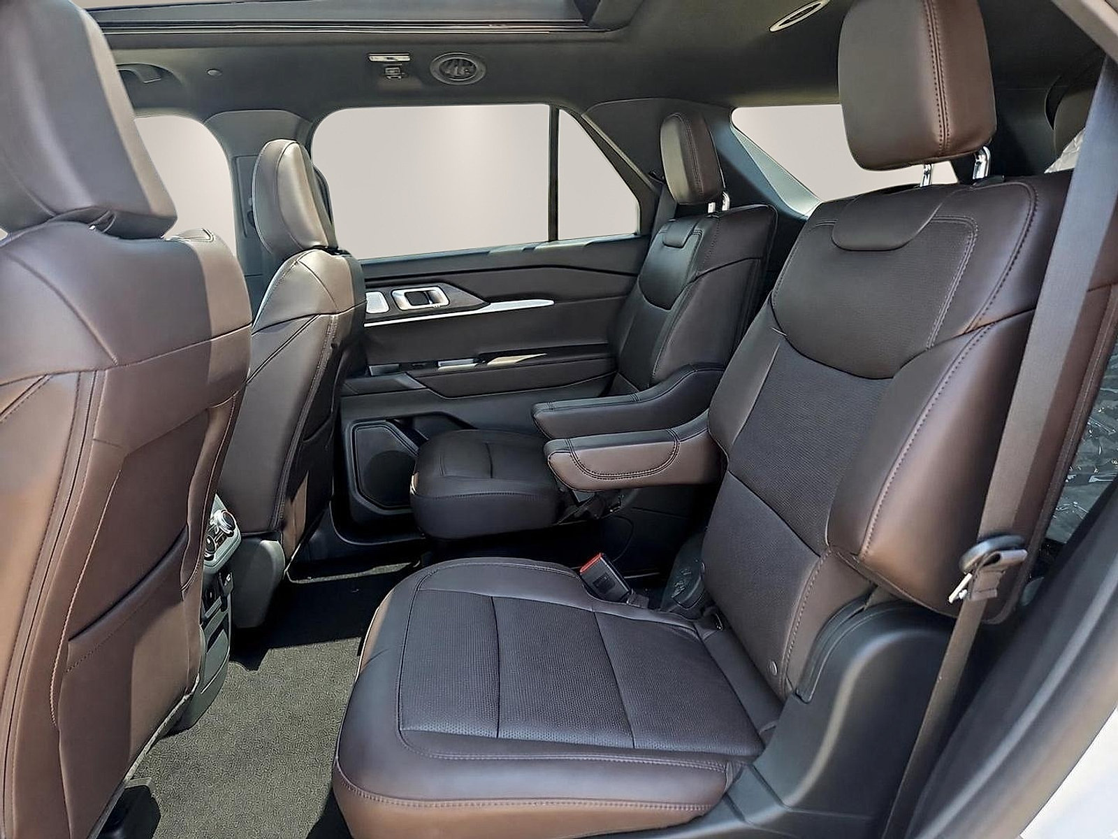 New 2026 Ford Explorer Platinum RWD image 13