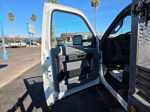 Used 2015 Ford F550 4x4 Regular Cab Super Duty image 8