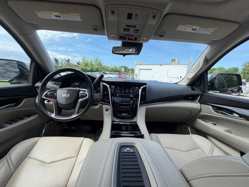 Used 2020 Cadillac Escalade ESV Luxury AWD/4WD image 28