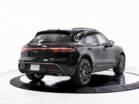 Certified 2025 Porsche Macan image 9