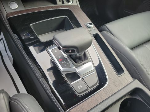 Used 2024 Audi Q5 e Premium Plus w/ Premium Plus Package AWD/4WD image 23