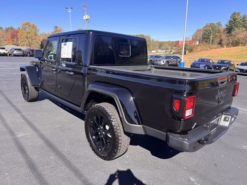 Used 2025 Jeep Gladiator Sport image 13