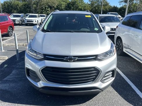 Used 2022 Chevrolet Trax LT w/ Sport Edition image 3