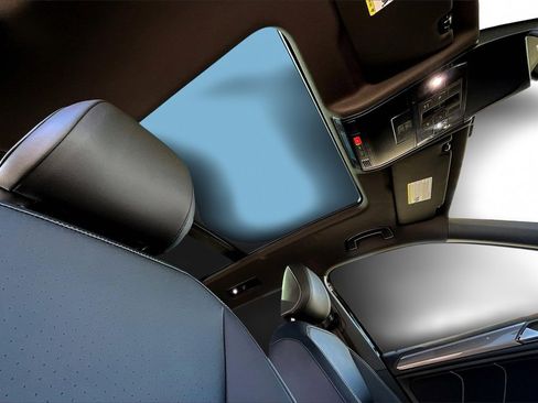 Used 2023 Volkswagen Tiguan SE R-Line image 28