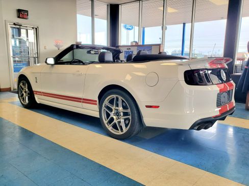 Used 2013 Ford Mustang Shelby GT500 RWD image 3