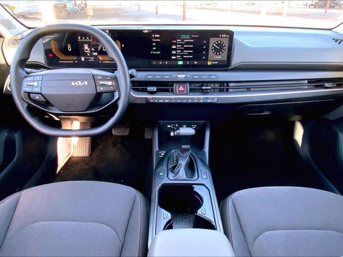 Used 2025 Kia K4 LXS image 16