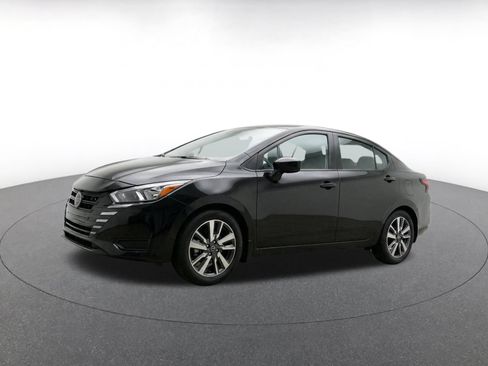 Used 2025 Nissan Versa SV FWD image 3