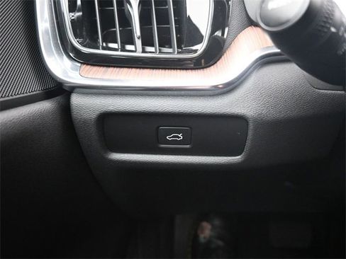 Used 2024 Volvo V60 B5 Cross Country Plus image 28
