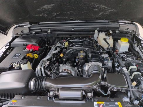Used 2023 Jeep Gladiator Overland AWD/4WD image 22