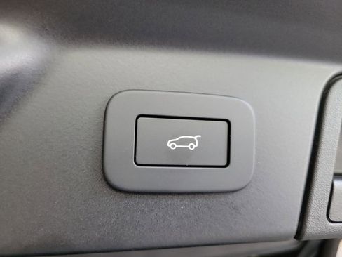 New 2026 Land Rover Range Rover Velar Dynamic SE image 30