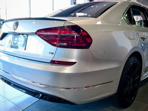 Used 2019 Volkswagen Passat 2.0T SE R-Line FWD image 11