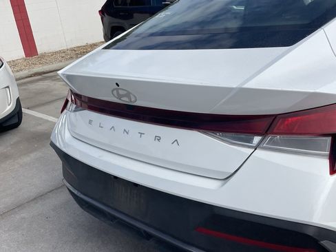 Used 2024 Hyundai Elantra SEL image 4