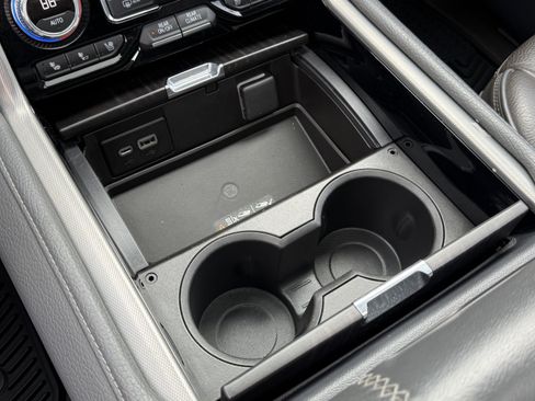 Used 2021 GMC Yukon XL Denali w/ Denali Premium Package image 28