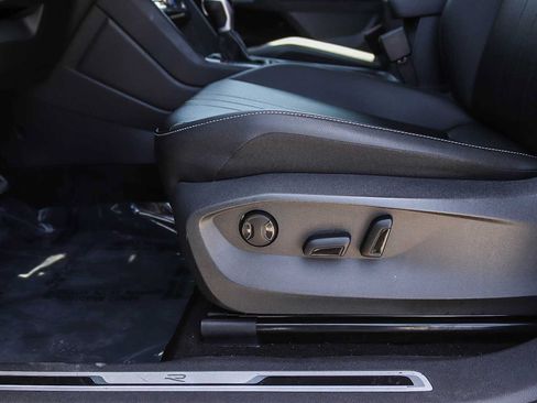 Certified 2023 Volkswagen Tiguan SE R-Line FWD image 20