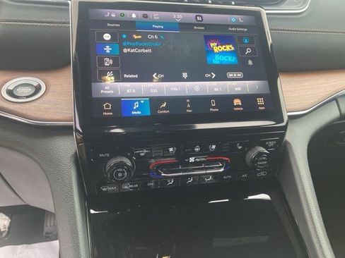 Used 2024 Jeep Grand Cherokee L Summit w/ High Altitude Package image 18