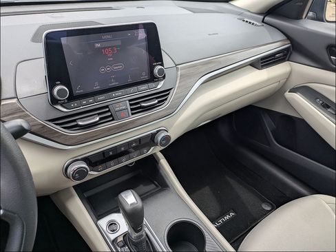 Used 2025 Nissan Altima 2.5 SV FWD image 20