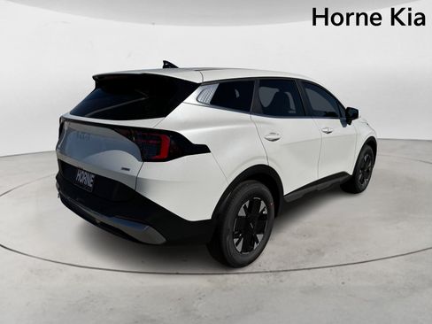 New 2026 Kia Sportage LX FWD image 4