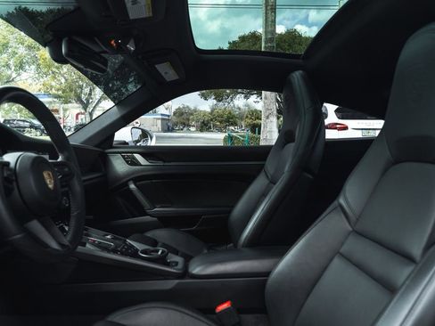 Used 2020 Porsche 911 Carrera RWD image 22