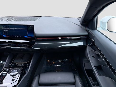 Certified 2025 BMW 530i image 20