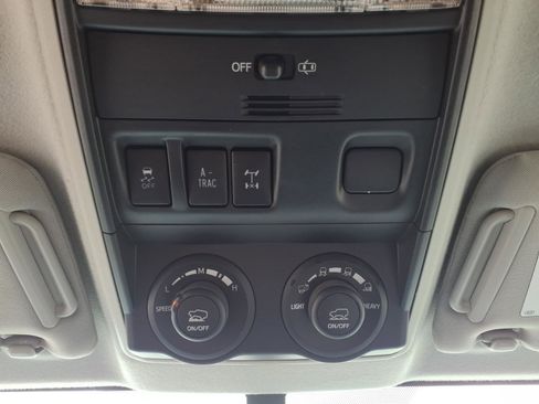 Used 2015 Toyota 4Runner Trail AWD/4WD image 11