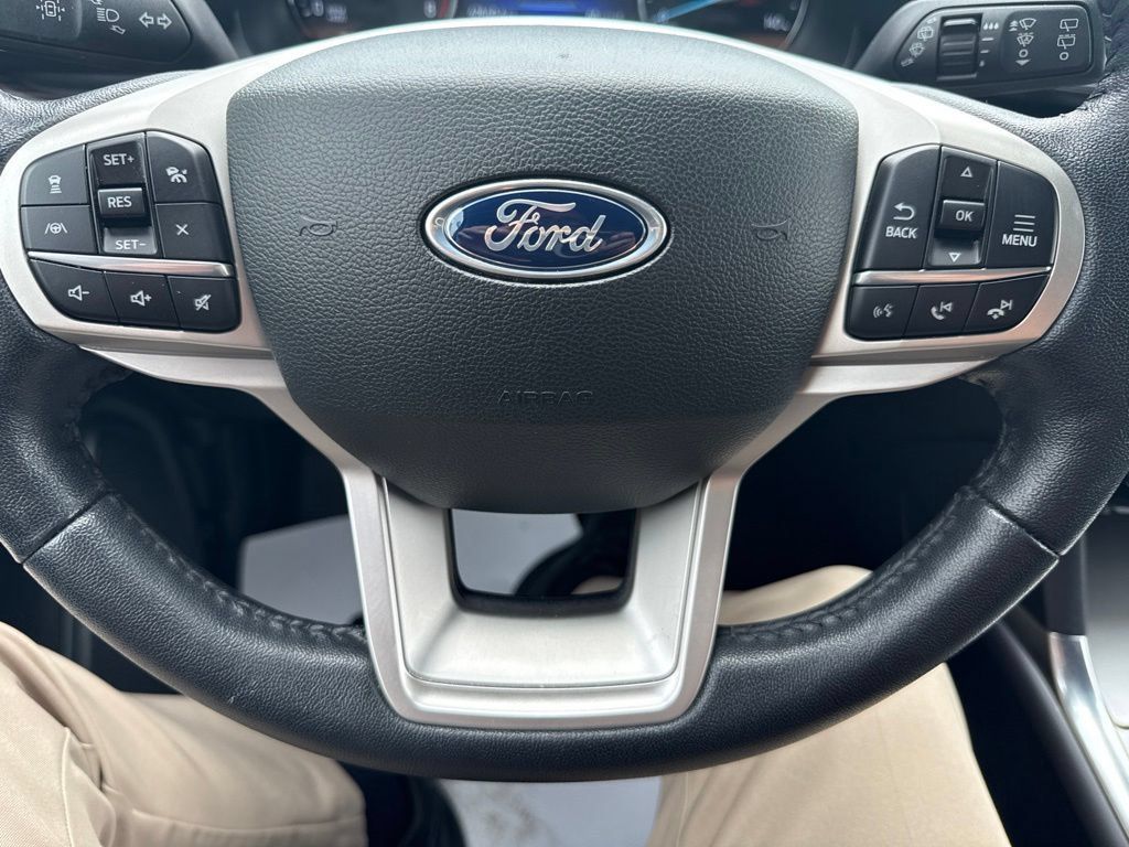 Used 2023 Ford Explorer Limited w/ Equipment Group 301A AWD/4WD image 14