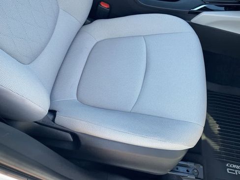 Used 2025 Toyota Corolla Cross LE image 23