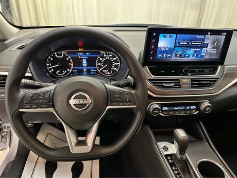 New 2025 Nissan Altima 2.5 SV image 3