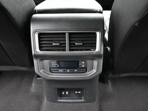 Used 2024 Volkswagen Atlas SE AWD/4WD image 25