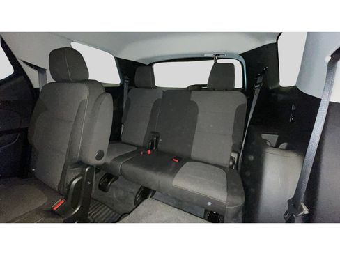 Used 2020 Chevrolet Traverse LT image 16