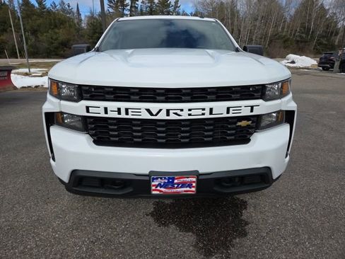 Used 2020 Chevrolet Silverado 1500 Custom w/ Custom Value Package image 3