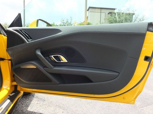 Used 2021 Audi R8 V10 w/ Premium Package RWD image 39