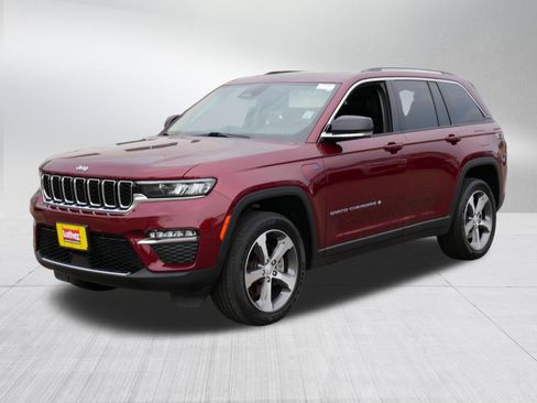 Used 2023 Jeep Grand Cherokee 4WD 4xe image 3