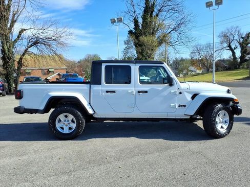 Used 2023 Jeep Gladiator Sport image 3