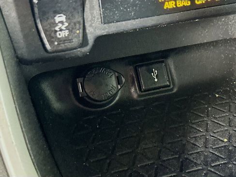 Used 2022 Toyota RAV4 LE image 30