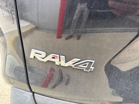 Used 2022 Toyota RAV4 LE AWD/4WD image 5