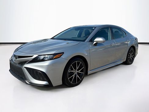 Used 2023 Toyota Camry SE image 7
