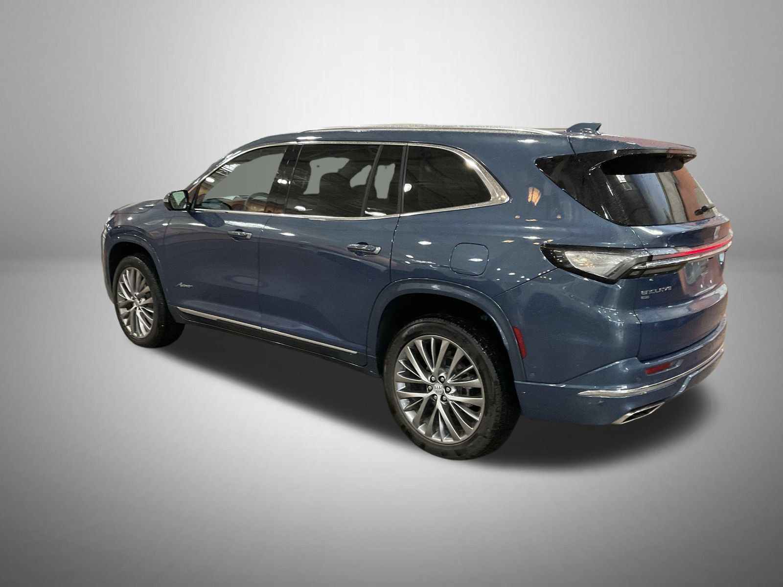 Used 2025 Buick Enclave Avenir w/ Super Cruise Package AWD/4WD image 2