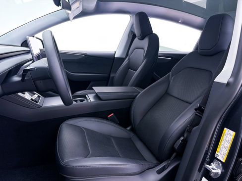 Used 2026 Tesla Model Y Long Range RWD image 19