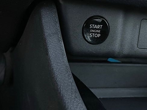 Used 2025 Nissan Rogue SV image 15