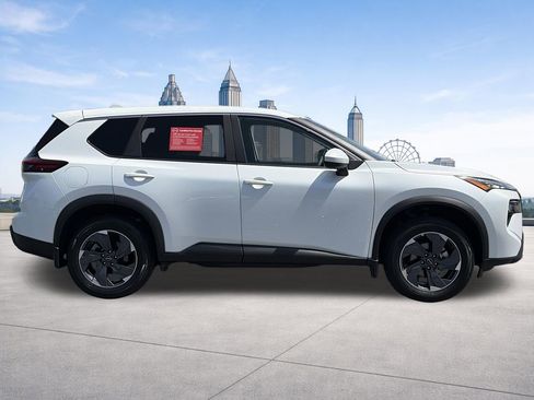 Certified 2026 Nissan Rogue SV FWD image 6